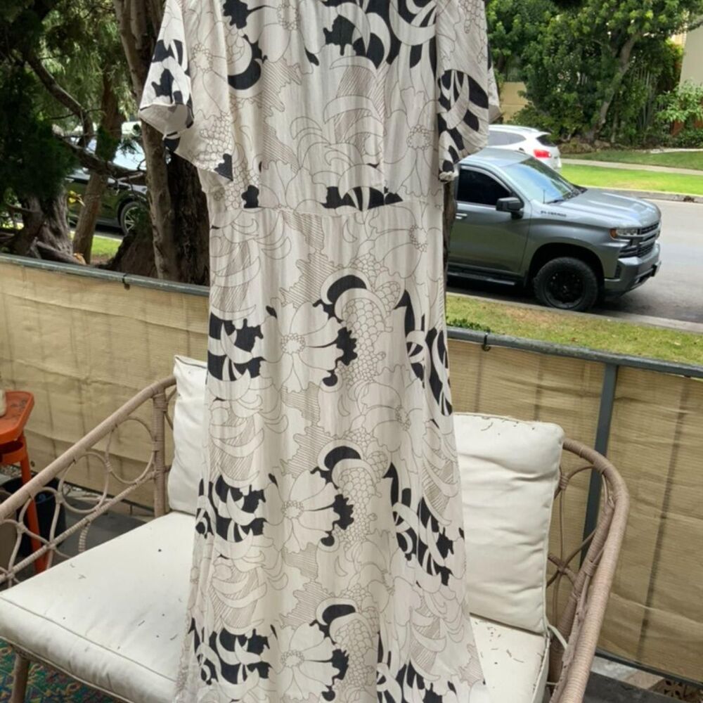 Traffic People Women's White and Cream Dress